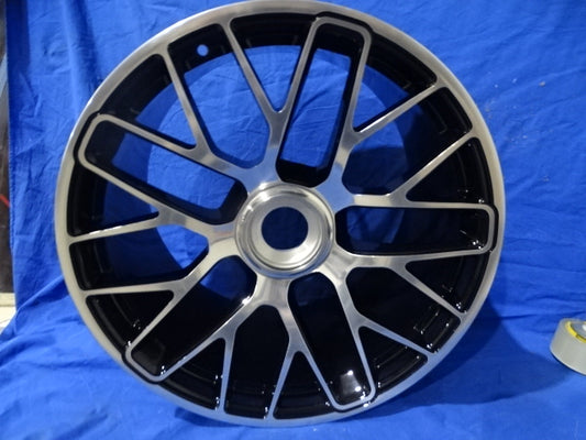 Porsche 991 Turbo centrallock wheel 99136216734 NEW  € 1500
