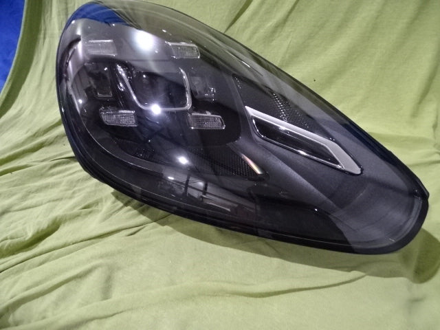 Porsche Cayenne 2014- Headlight Right 7P5941036K  USED