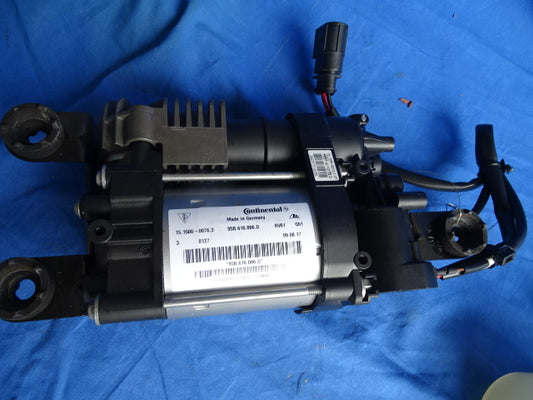 Porsche Macan Airsupensionpump NEW  95B698010  2014-